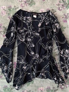 Vintage Cute Girl Y2K 90s Witchy Rose Floral Fairy Style Blouse 🥀🖤🤍